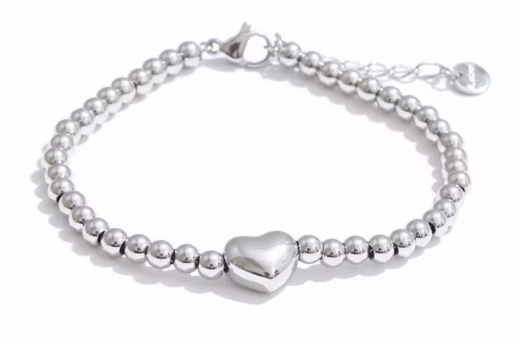 Brazalete de bolitas con corazones