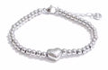 Brazalete de bolitas con corazones