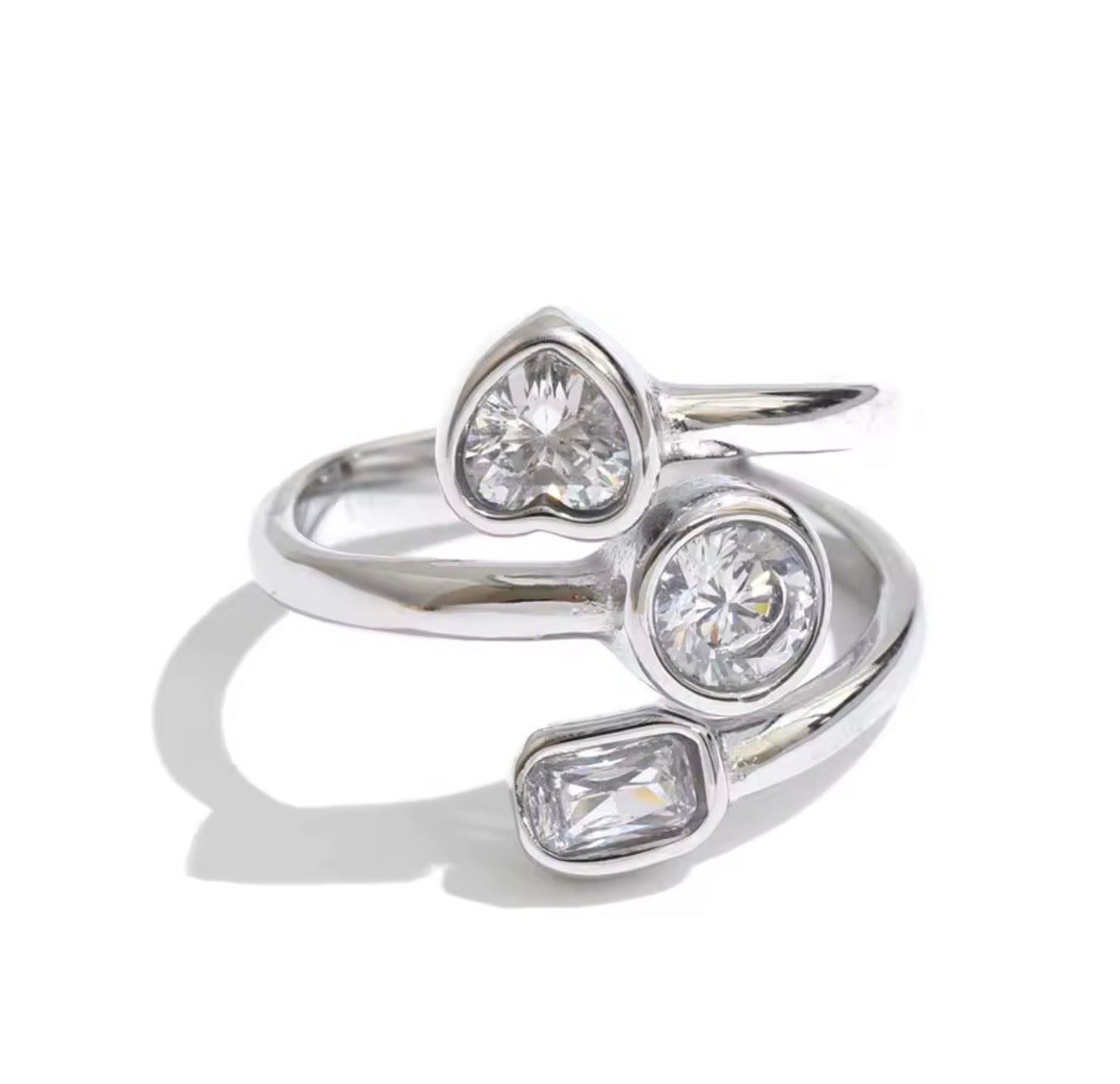 Anillo triple cristal con corazoncito plateado ajustable
