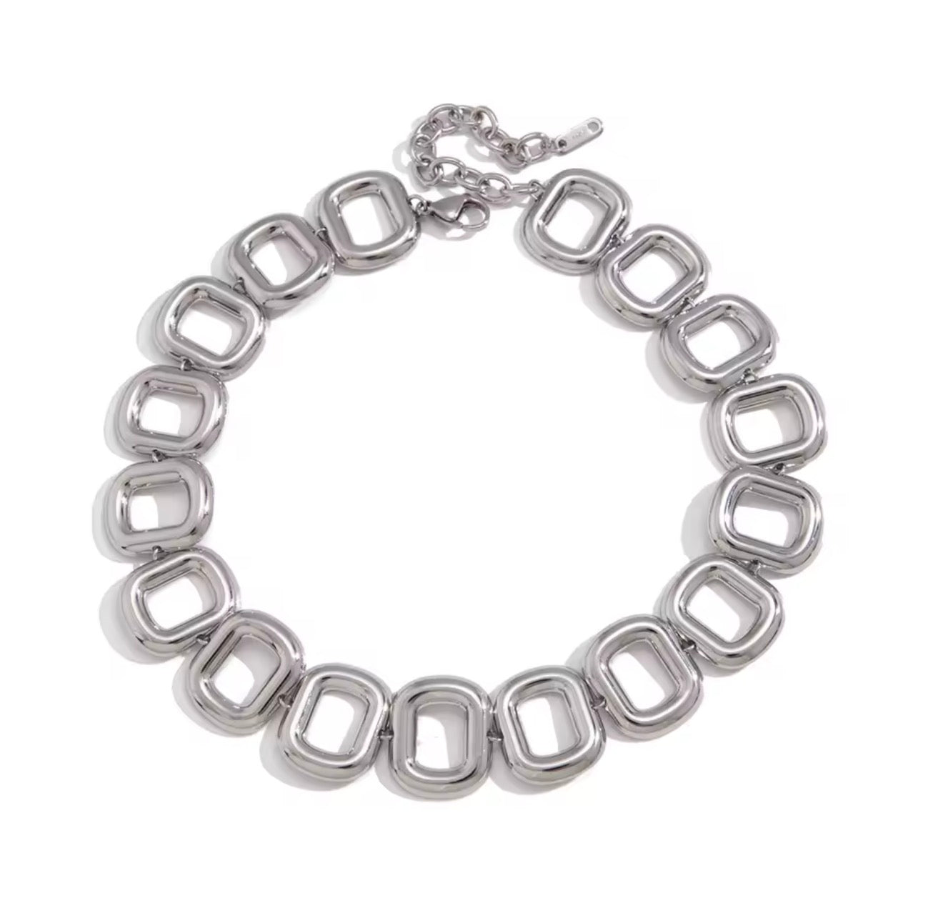 Collar de rectángulos plateado