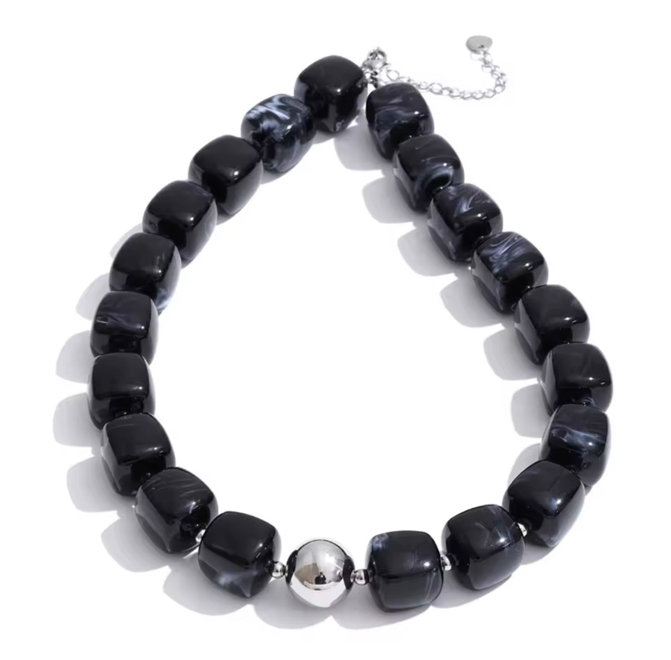 Collar cuentas cubos color negro