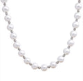 Collar de cuentas con perlas blancas