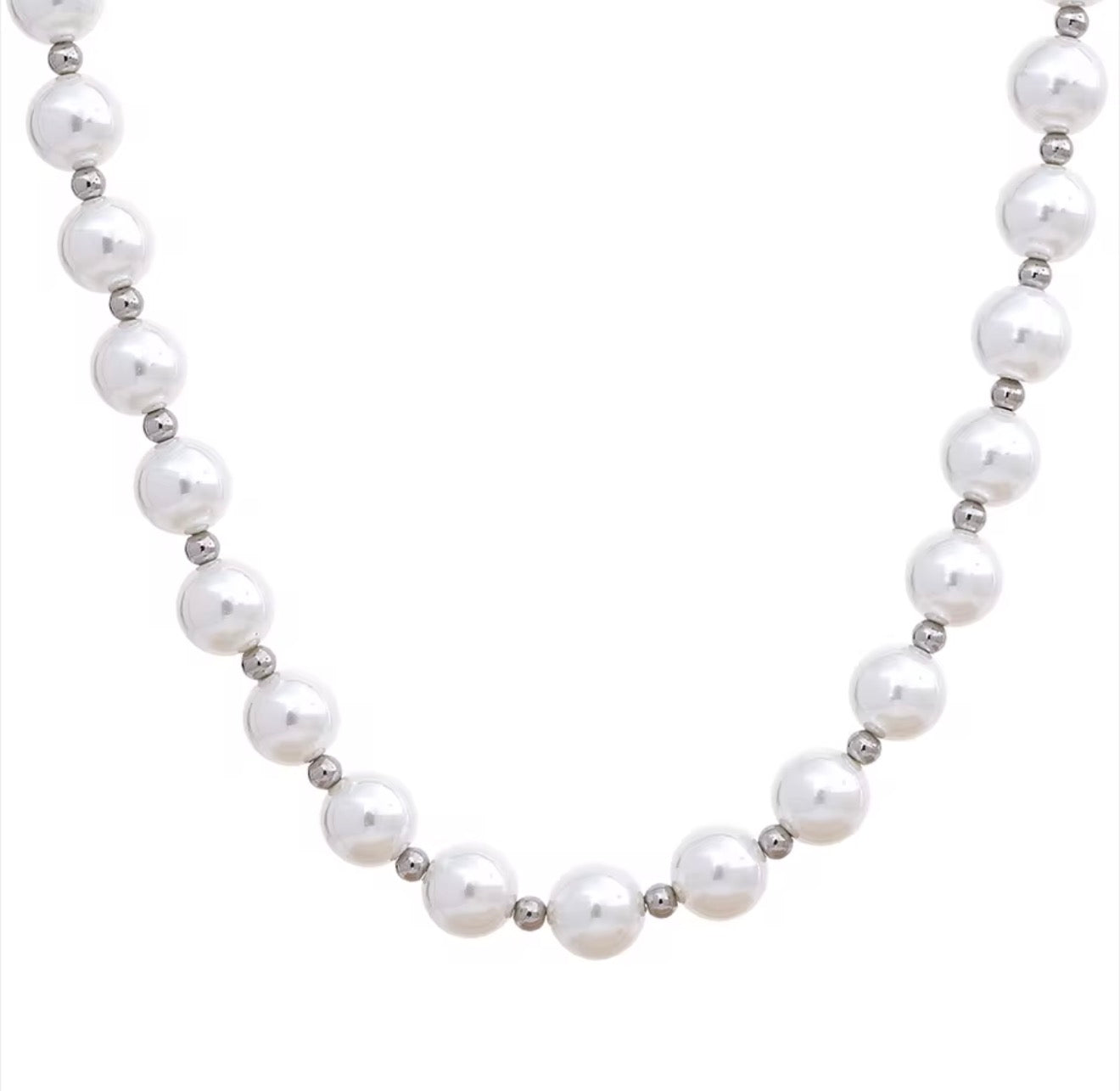 Collar de cuentas con perlas blancas