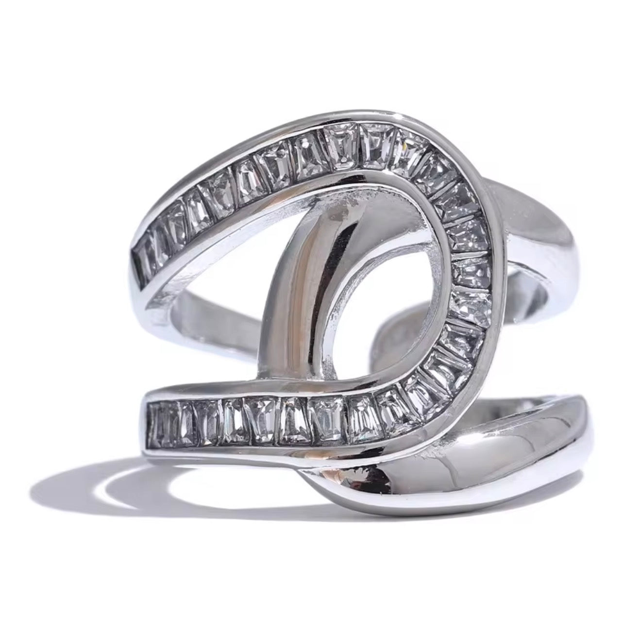 Anillo plateado enlazado chunky con cristales ajustable