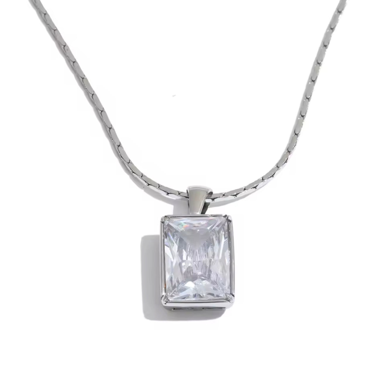 Collar cristal rectangular mediano plateado