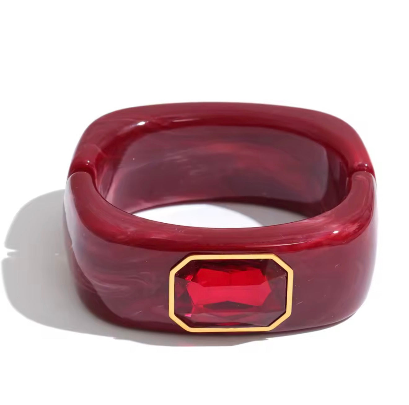 Pulsera rígida de acrílico con cristal rojo