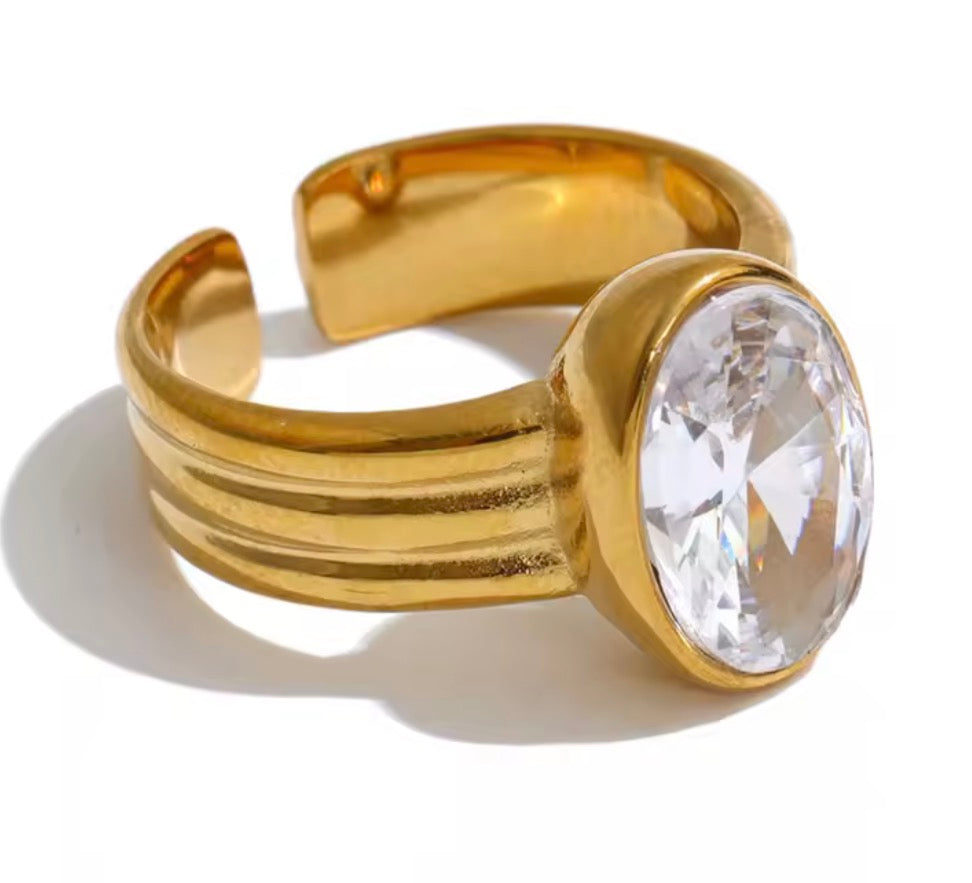 Anillo ajustable con cristal central ovalado dorado