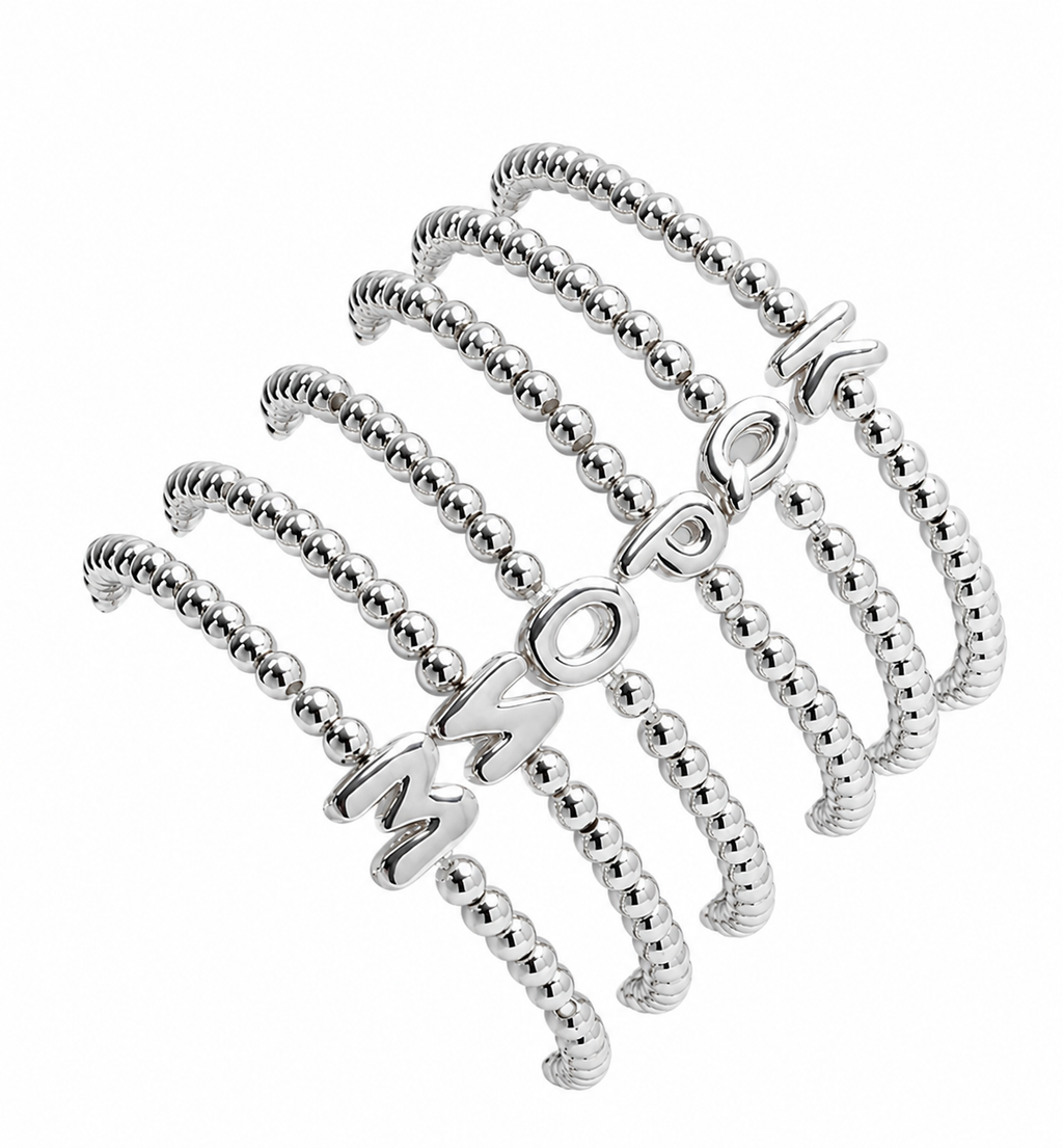 Brazalete cuentas con inicial plateada y dorada