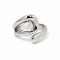 Anillo irregular con cristal en gota central plateado unitalla