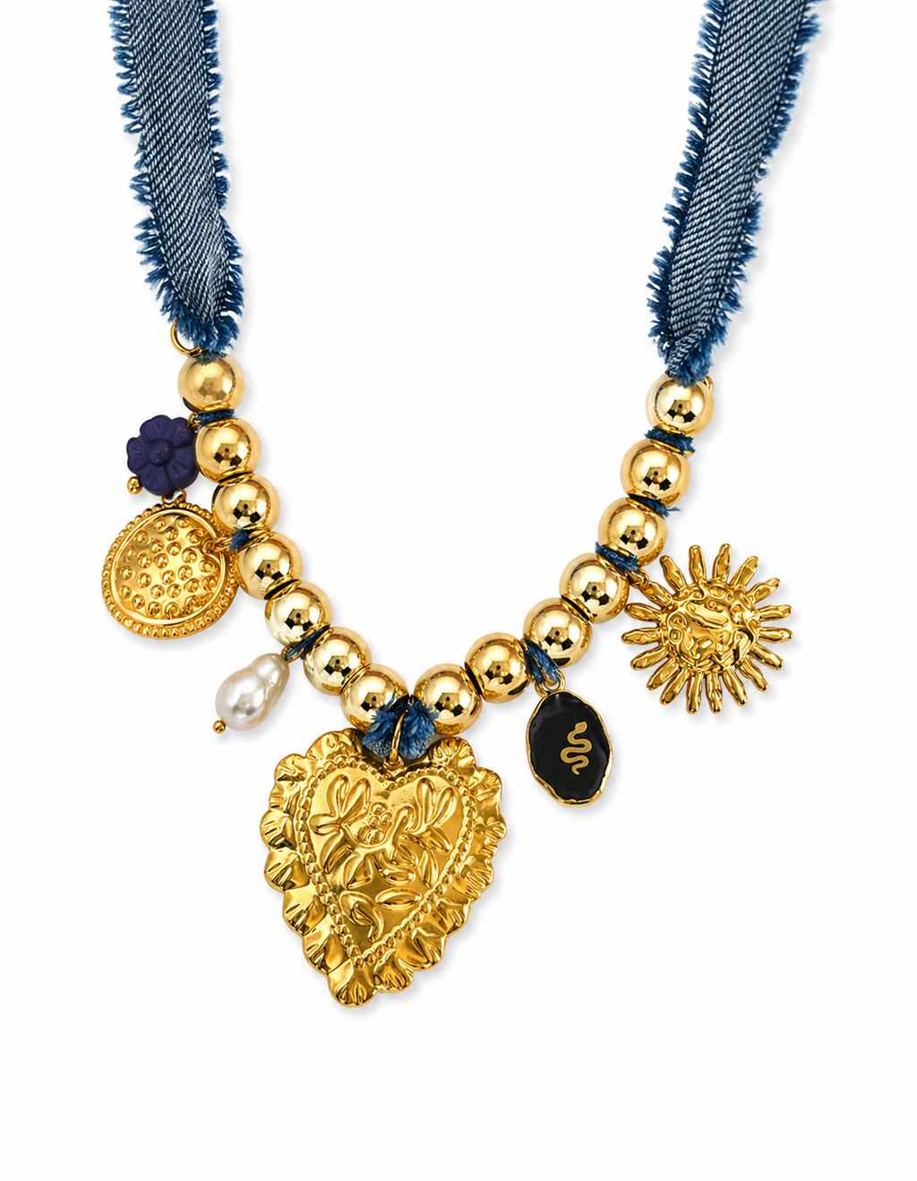 Collar de mezclilla con dijes chunky