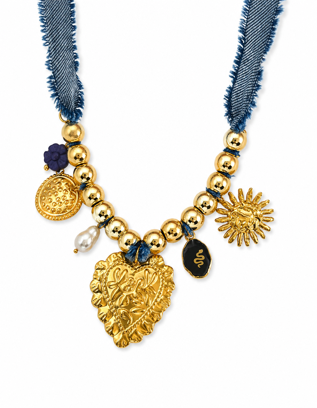 Collar de mezclilla con dijes chunky
